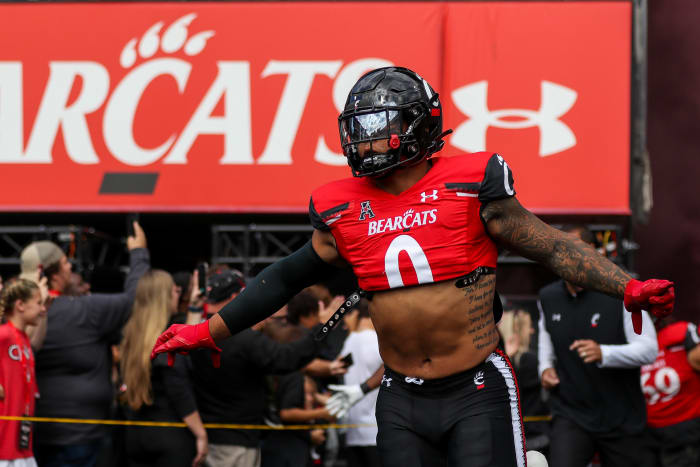 Sep 24, 2022; Cincinnati, Ohio, USA; Cincinnati Bearcats linebacker Ivan Pace Jr. (0) runs onto the field prior to the game against the Indiana Hoosiers at Nippert Stadium. Mandatory Credit: Katie Stratman-USA TODAY Sports